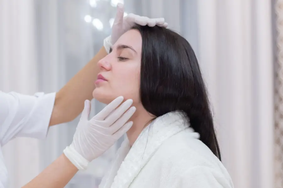 Hautanalyse und Hautbehandlungen bei Norm Aesthetics in Berlin